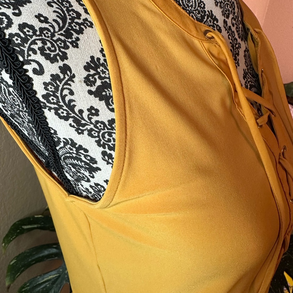 White House Black Market Yellow Sleeveless Top Size XSmall - Picture 3 of 9